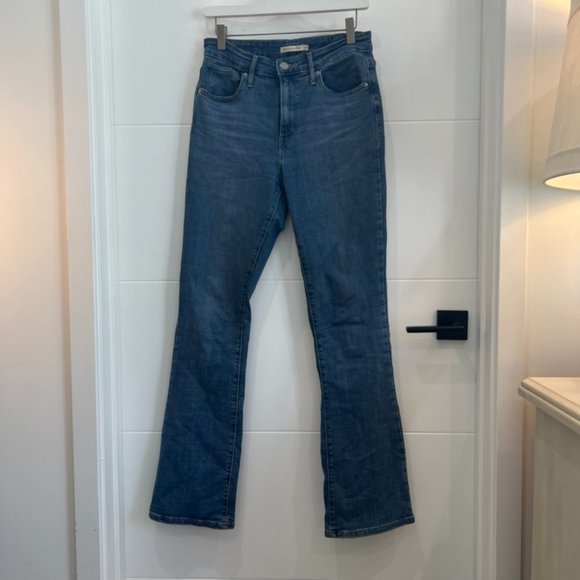 Levis 725 High Rise Bootcut - Picture 2 of 3